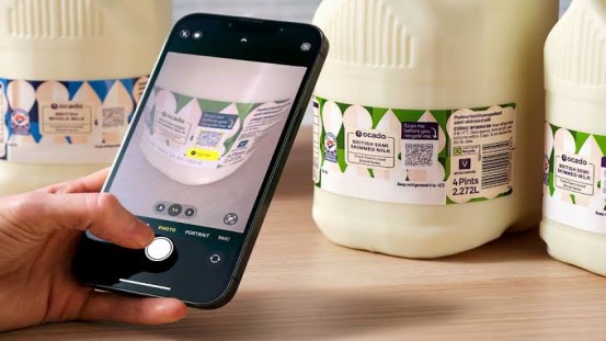 Aldi, Arla launch UV-tagging pilot to track milk bottle recycling 